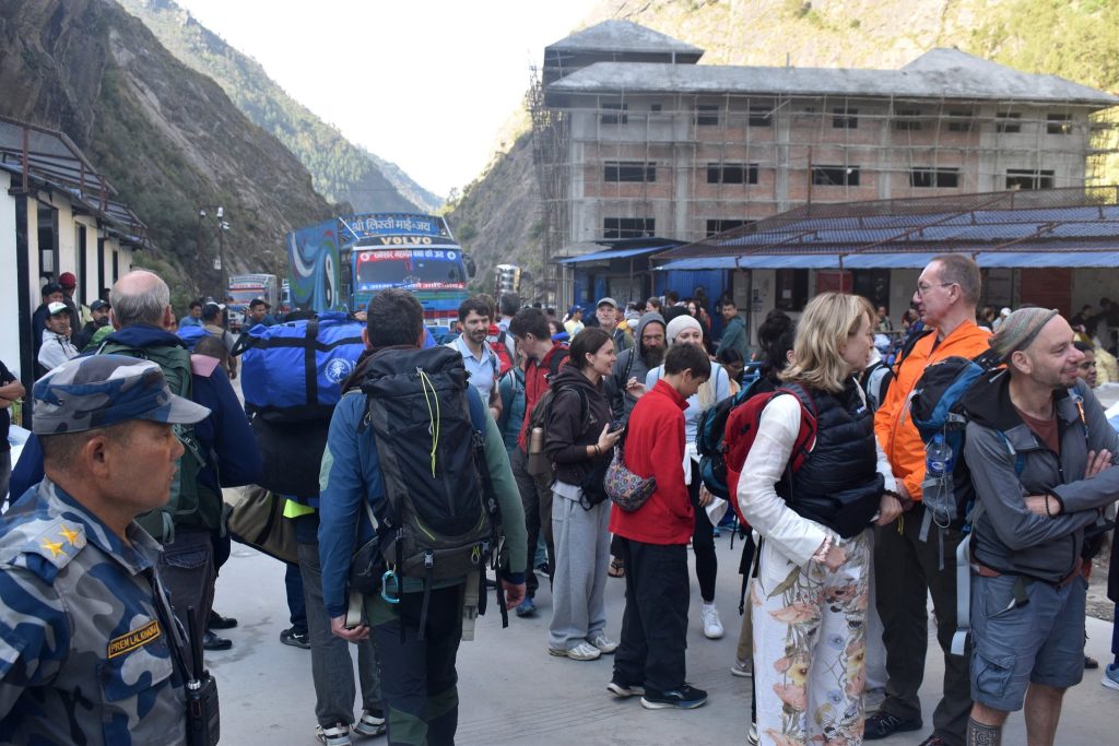 रसुवागढी नाकामा मानसरोवर जाने तीर्थयात्रीको चाप, साढे १७ हजार यात्रु चीनतर्फ प्रस्थान