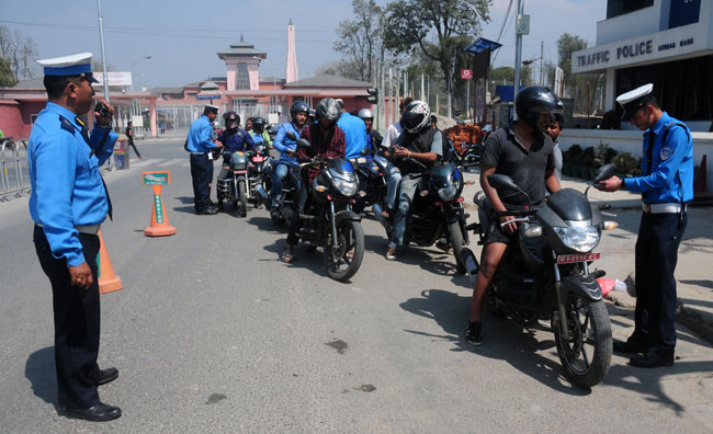 ट्राफिक नियम उल्लङ्घन गर्ने १,७८२ सवारीचालक कारबाहीमा