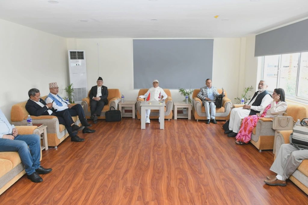 एमाले अध्यक्ष ओलीकाे विशेष उपस्थितिमा पुनर्गठन कार्यदलको बैठक जारी