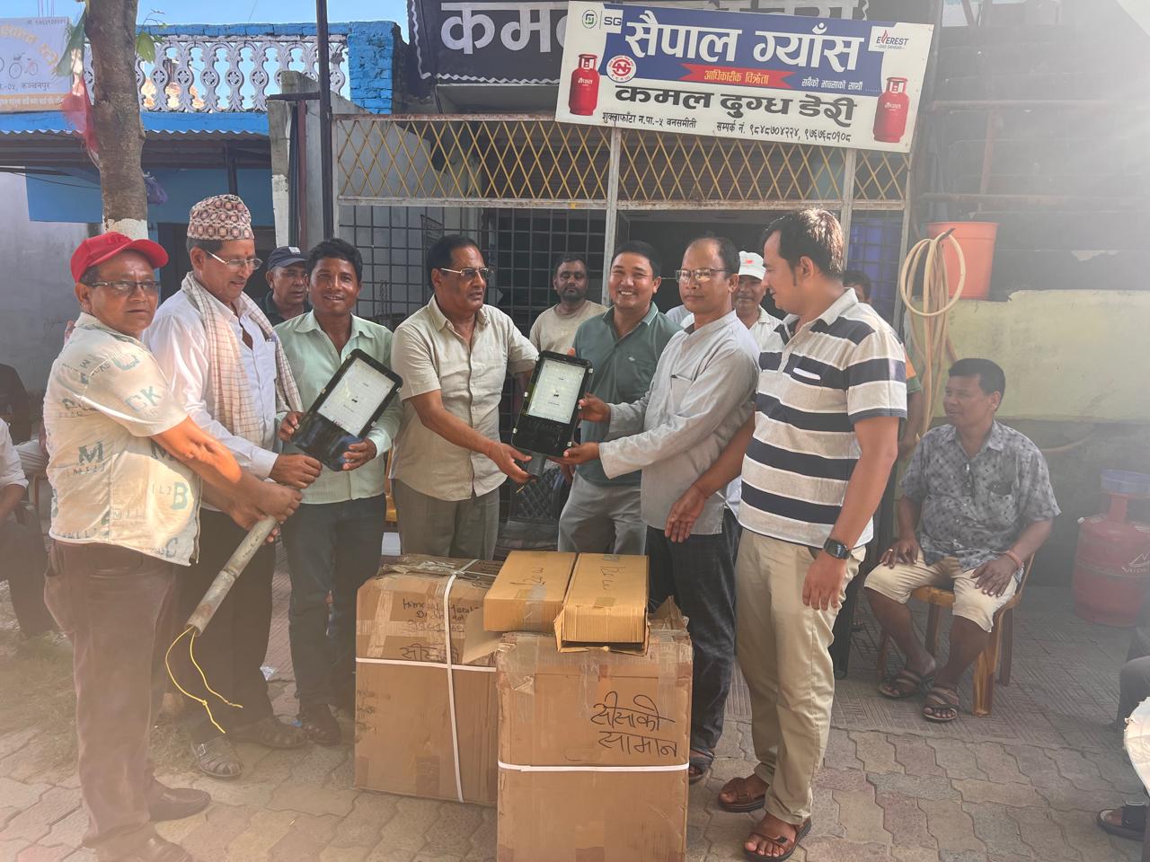 शुक्लाफाँटा आसपासका हात्ती प्रभावित बस्तीमा स्वचालित बत्ती जडान
