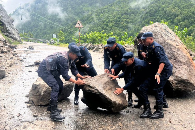 पहिरो र बाढीका कारण जाजरकोट–डोल्पा र भेरी करिडोरसहित तीन सडकखण्ड पूर्ण रूपमा अवरुद्ध