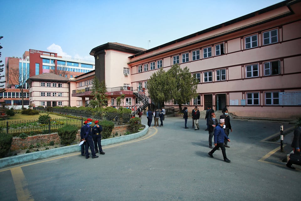 सम्पत्ति जाँचबुझ आयोगका पदाधिकारीविरुद्ध अदालतको अवलेहना