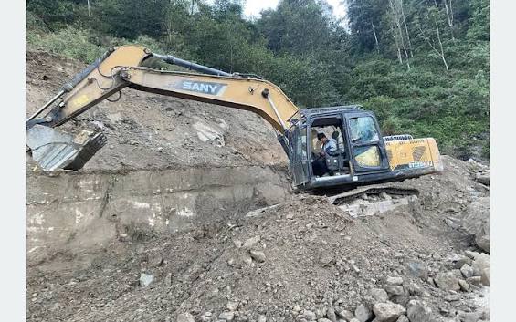 मकवानपुर प्रशासनद्वारा काठमाडौँ जोड्ने दुई सडकमा सवारी आवागमनमा रोक