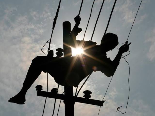 उदयपुरमा विद्युत् पोल मर्मतका क्रममा करेन्ट लागेर प्राधिकरणका कर्मचारीको मृत्यु