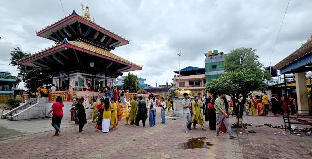 साउनको दोस्रो सोमबार : हेटौँडाका शिवालयहरूमा भक्तजनको घुइँचो