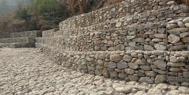 माझीटार बस्ती संरक्षणका लागि हेंवा खोलामा तटबन्ध निर्माण सम्पन्न