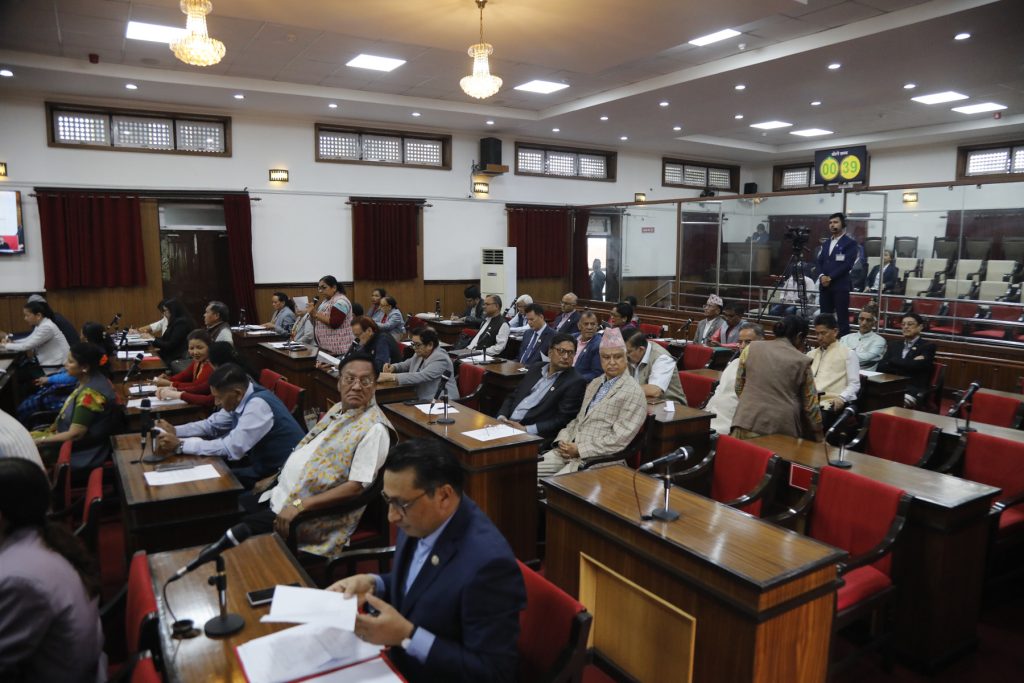 राष्ट्रियसभामा बाढीपहिरो र सडक अवरोधको चर्चा: राजमार्ग तत्काल खुलाउन र ‘बेपत्ता गाडी’ को खोजी गर्न माग
