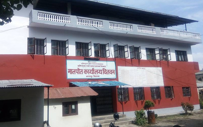 भरतपुर मालपोतमा क्षतिग्रस्त संरचनाको पुनर्निर्माण : दाताको सहयोगमा खानेपानी र शौचालयको व्यवस्था