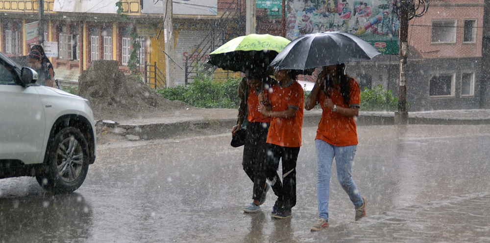 आजको मौसम : बागमती, गण्डकी र कोशीका केही क्षेत्रमा भारी वर्षाको सम्भावना
