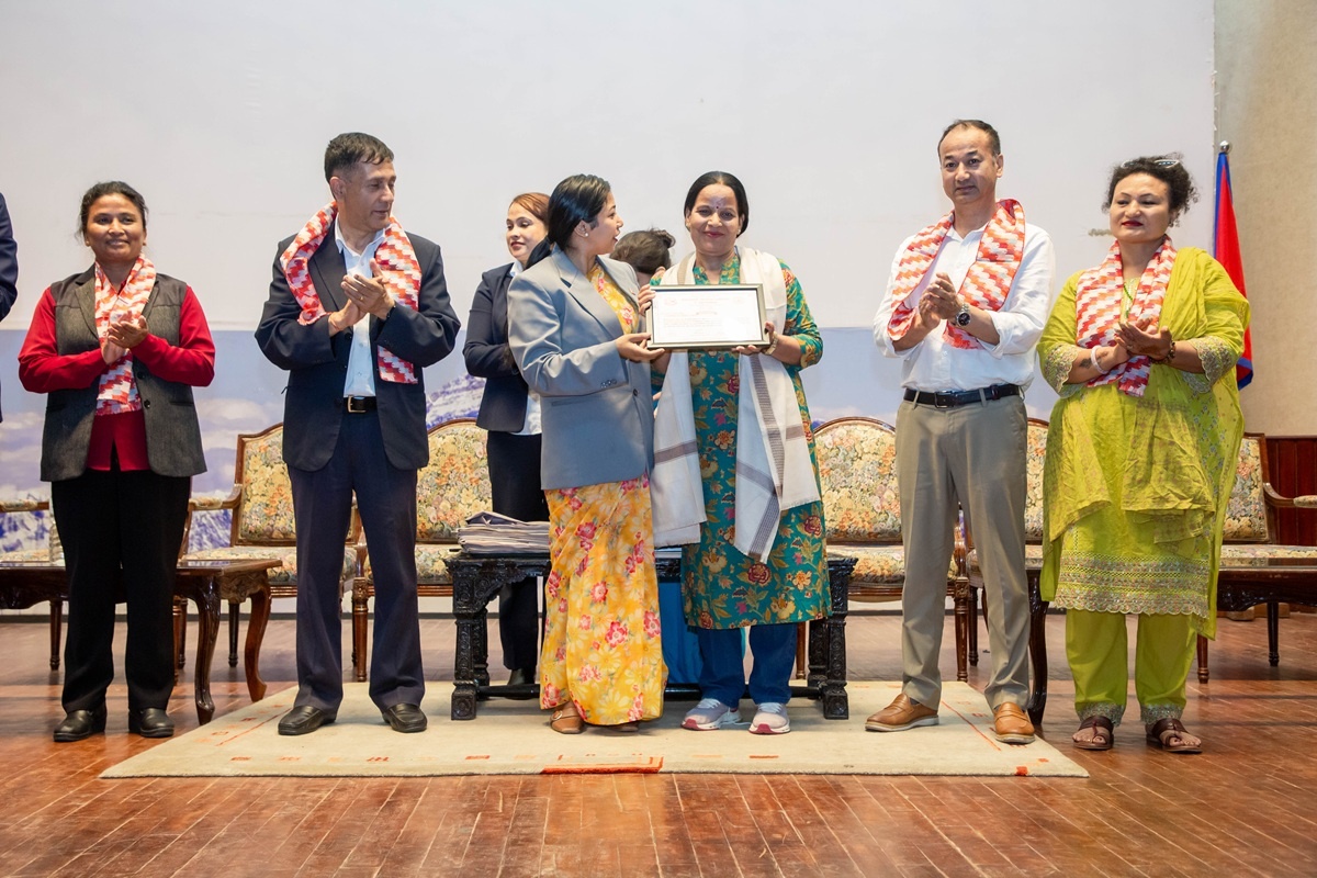 शैक्षिक सुधारमा कार्यवाहक प्रमुख डंगोलको सक्रिय नेतृत्व : तीन वर्षदेखि रोकिएको शैक्षिक सम्मान कार्यक्रम पुनः सुरु