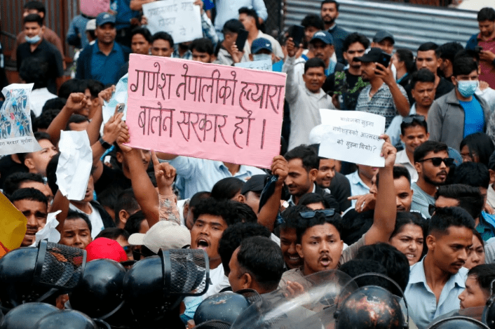 गणेश नेपालीको आत्मदाह प्रकरण: माइतीघरमा विद्यार्थी सङ्गठनको प्रदर्शन, प्रहरी र आन्दोलनकारीबीच झडप