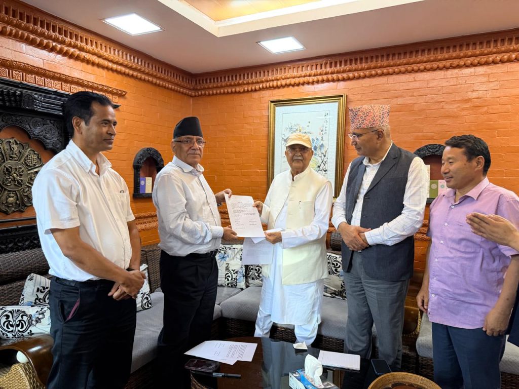 एमाले र नेकपाबीच तीनबुँदे सहमति, ओली र प्रचण्डद्वारा हस्ताक्षर