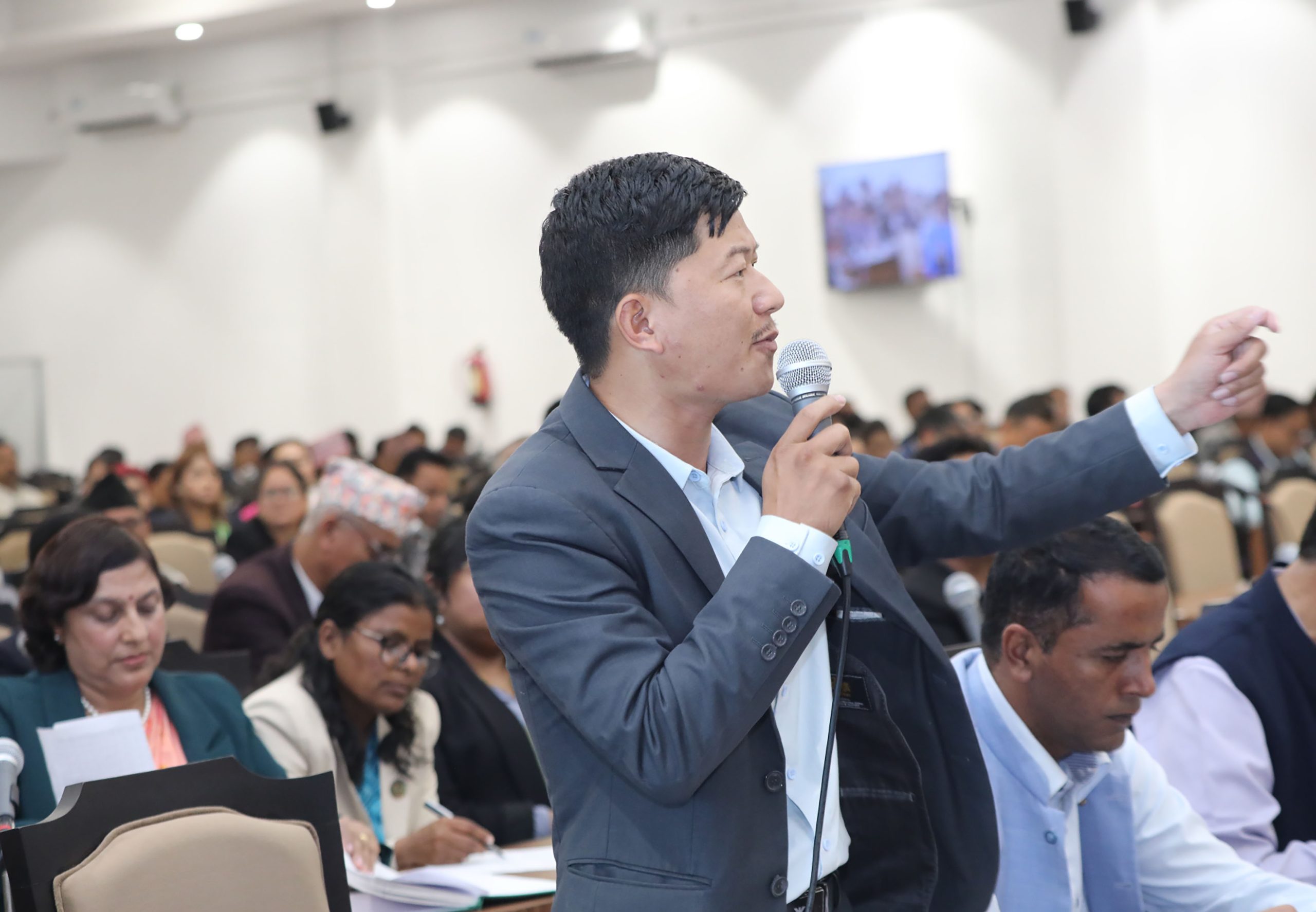 संविधान संशोधनका नाममा सङ्घीयतासँग छेडखानी भए विद्रोह हुन्छ: सांसद राई