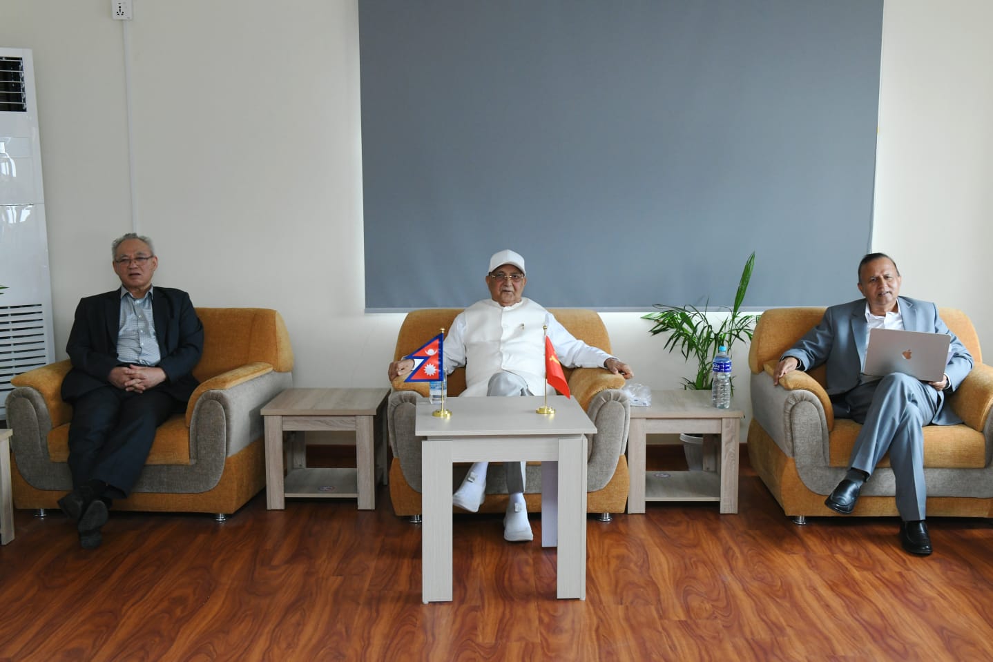 एमाले पुनर्गठन कार्यदलको प्रतिवेदन लेखनको जिम्मा बादल र शंकर पोखरेललाई