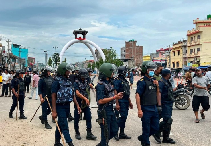 सुनसरी घटनाको विरोधमा जनकपुरधाममा प्रदर्शन, बजार बन्द गराउने क्रममा प्रहरीसँग झडप