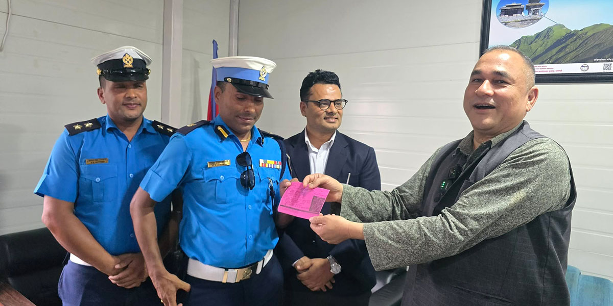 ट्राफिक नियम पालना नगरेको भन्दै पाँच सय जरिवाना, सचेत गराएकोमा मुख्यमन्त्री शाह खुशी