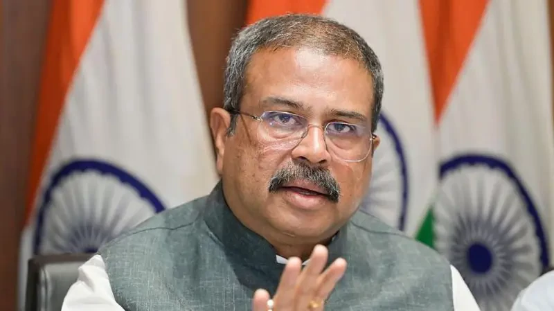 कक्रोच जनता पार्टीकाे आन्दाेलन चर्किएपछि भारतीय शिक्षामन्त्री धर्मेन्द्र प्रधानद्वारा राजीनामा