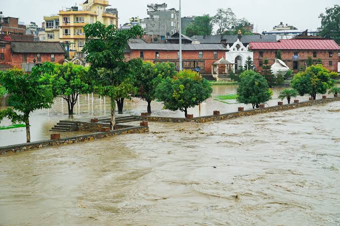 उपत्यकामा वर्षा जारी: सडक जलमग्न र डुबान हुन सक्ने भन्दै ‘अलर्ट’ रहन मौसमविद्को आग्रह