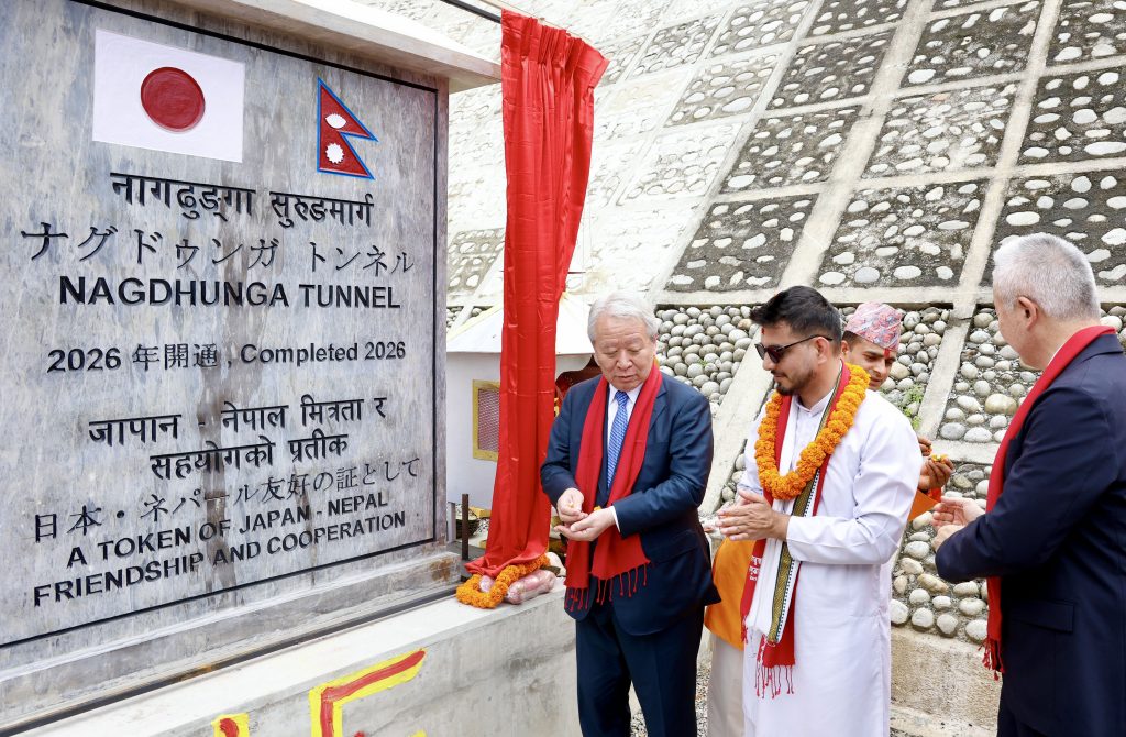 नागढुङ्गा सुरुङमार्गको हराएको शिलालेख पुनर्स्थापना गरिने: पूर्वाधार मन्त्री लम्साल