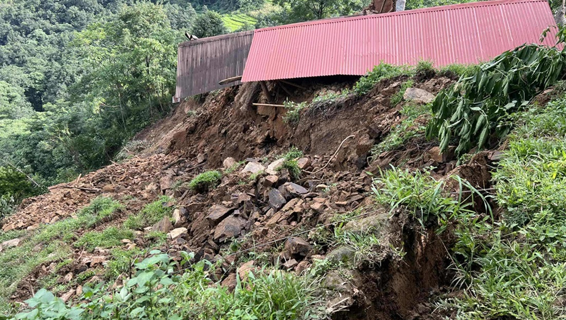 बैतडीमा कच्ची घर भत्किँदा गर्भवतीसहित तीन जना घाइते, एककाे अवस्था गम्भीर