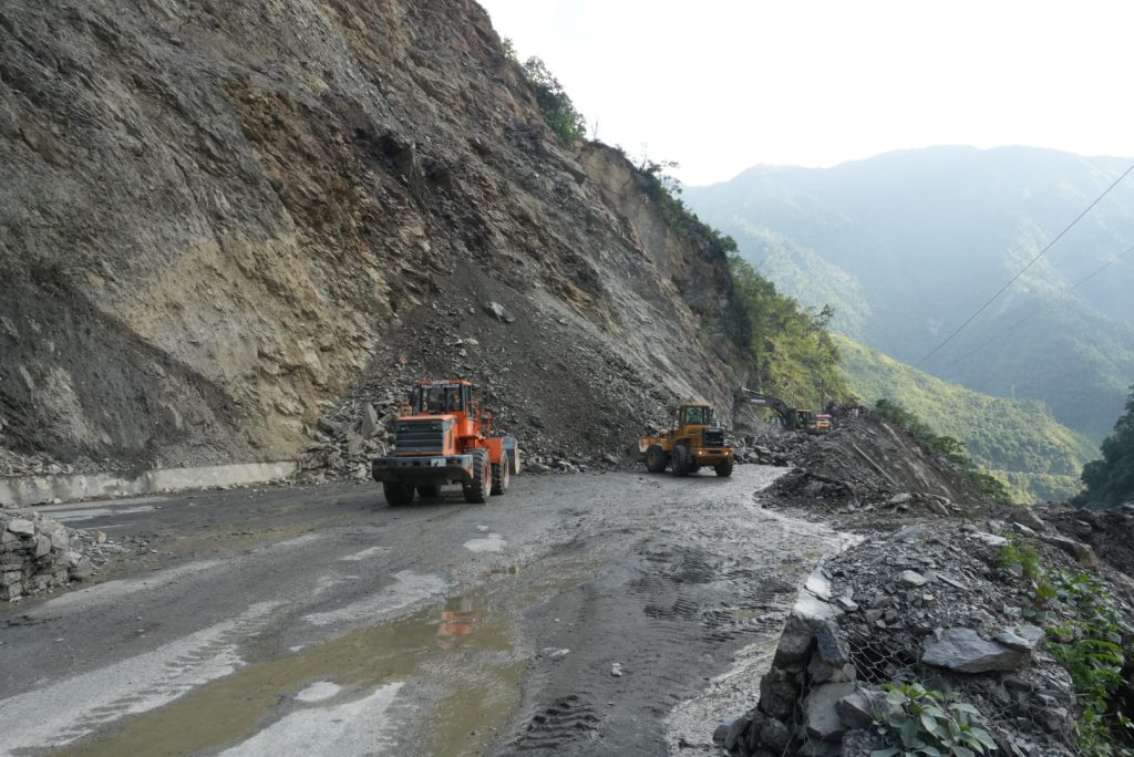 चौबिस घण्टामा विपद्का ६२ घटना: सर्पदंशबाट दुईको मृत्यु, ११ प्रमुख सडक अवरुद्ध हुँदा जनजीवन अस्तव्यस्त