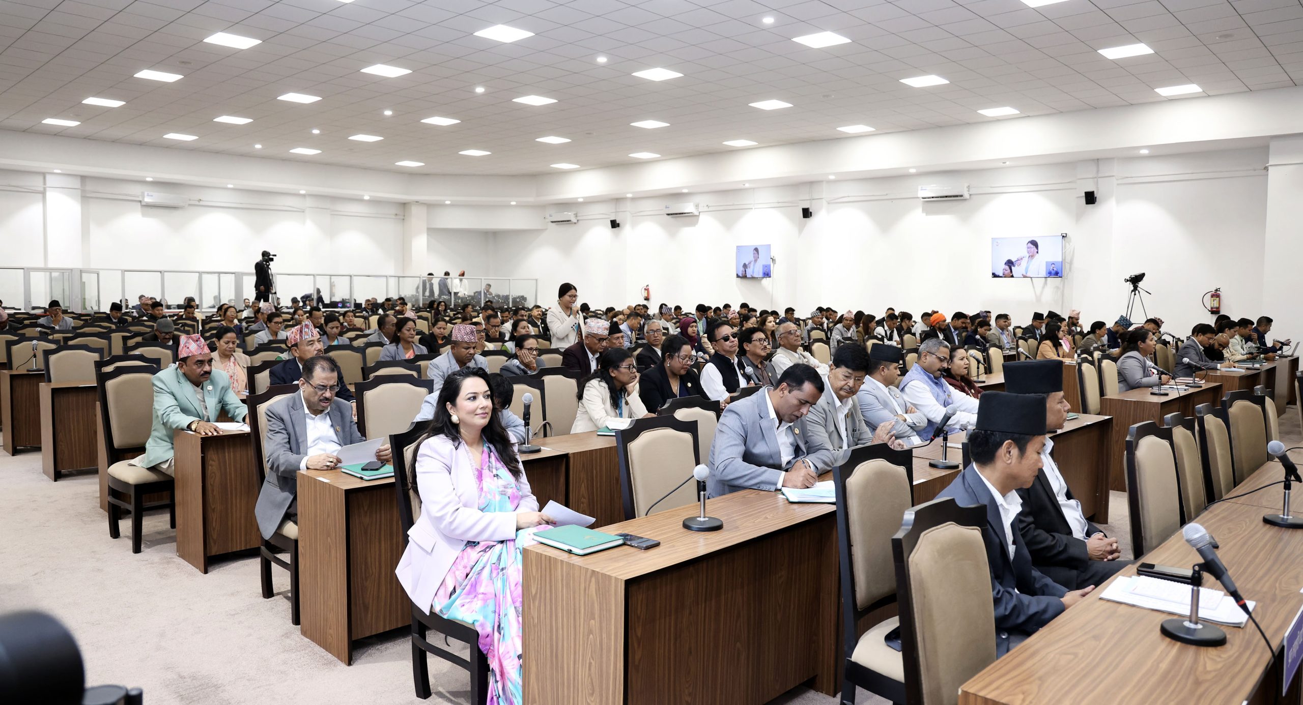 सभामुखप्रति लक्षित अभिव्यक्तिलाई लिएर संसद्मा हंगामा: प्रतिनिधिसभा बैठक १५ मिनेटका लागि स्थगित