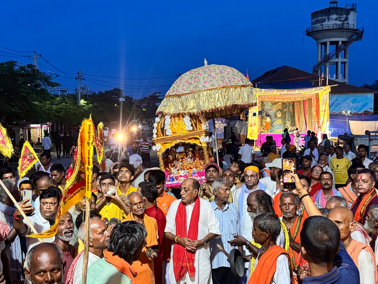 मिथिलामा ‘झुलनोत्सव’ को रौनक: सीताराम र राधाकृष्णलाई झुलामा झुलाउँदै भक्तजन