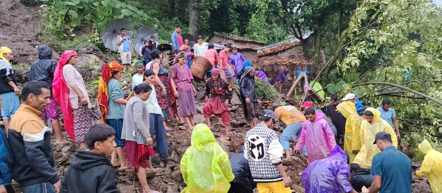 बाजुरामा पहिरोले घर पुरिँदा एक जना बेपत्ता : दुई घाइते