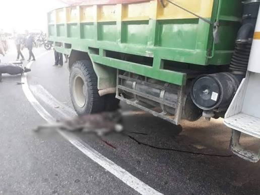झापामा टिपरको ठक्करबाट साइकलयात्रीको मृत्यु :आक्रोशित स्थानीयद्वारा तोडफोड