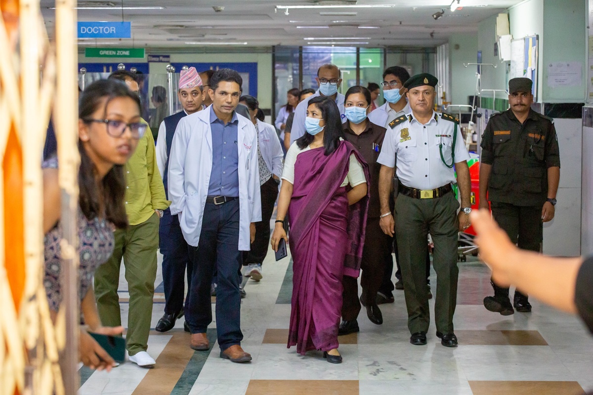 बाढी प्रभावितको पुनःस्थापनामा जुट्न कार्यवाहक प्रमुख डंगोलको निर्देशन, घाइतेहरूको अवस्था बुझ्न अस्पतालमा