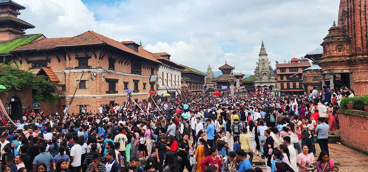 बाजाको धुनमा झुम्दै भक्तपुर : गाईजात्राको रौनकले फेरिएको बस्तीको लय