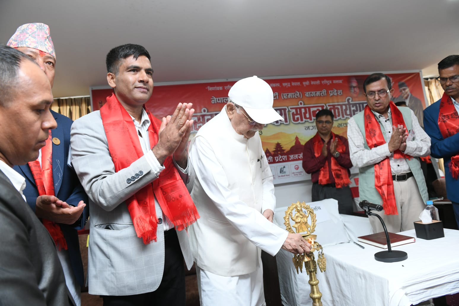 एमाले कमजोर भए देश कमजोर हुन्छ : अध्यक्ष ओली; नगरकोटमा जनसङ्गठन कार्यशाला सुरु