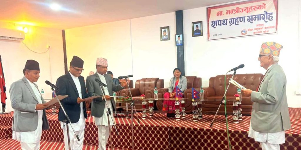 कर्णाली प्रदेशका नवनियुक्त तीन मन्त्रीद्वारा पद तथा गोपनीयताको शपथ ग्रहण
