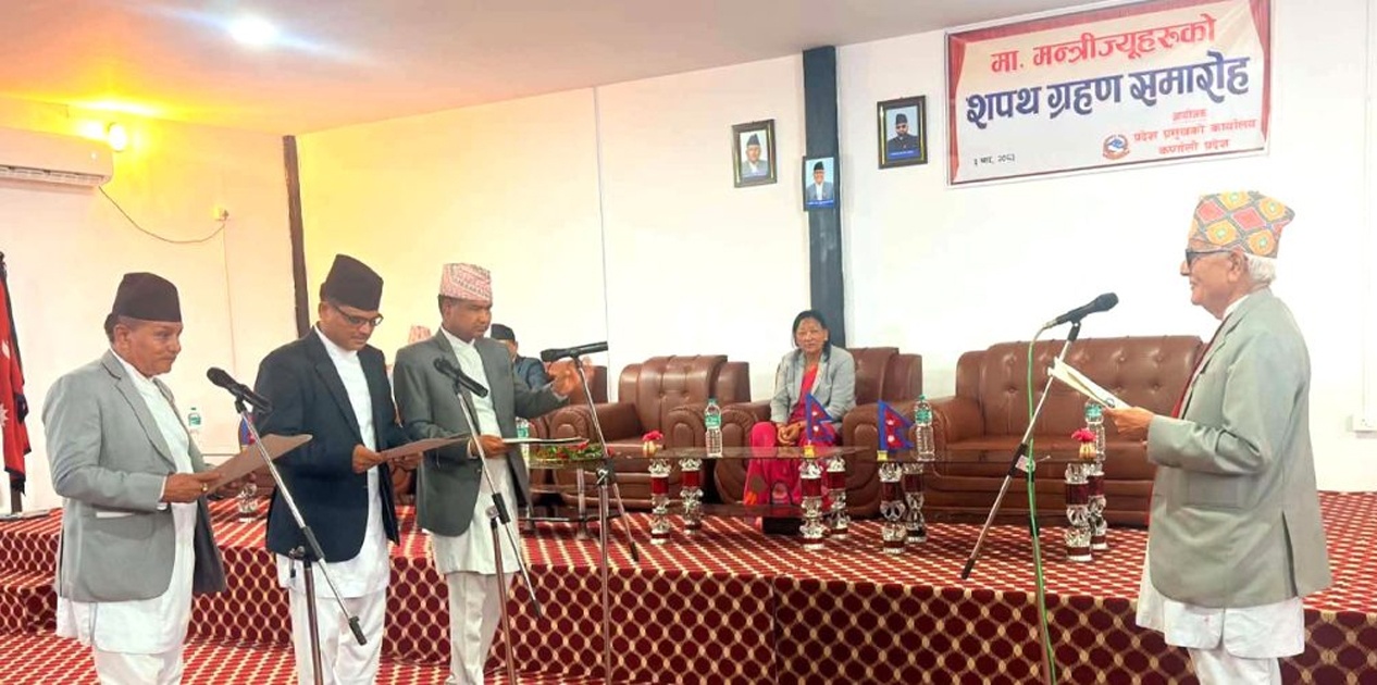 कर्णाली प्रदेशका नवनियुक्त तीन मन्त्रीद्वारा पद तथा गोपनीयताको शपथ ग्रहण