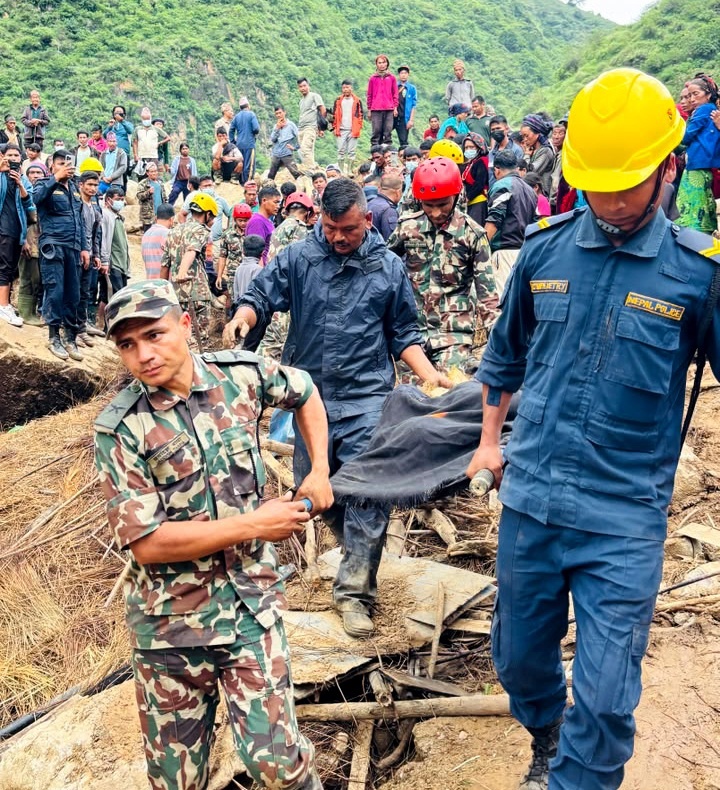 रोल्पा पहिरो अपडेट: प्युठानका नदी किनारमा भेटिएका ५ शवको सनाखत, सबै थबाङका बेपत्ता