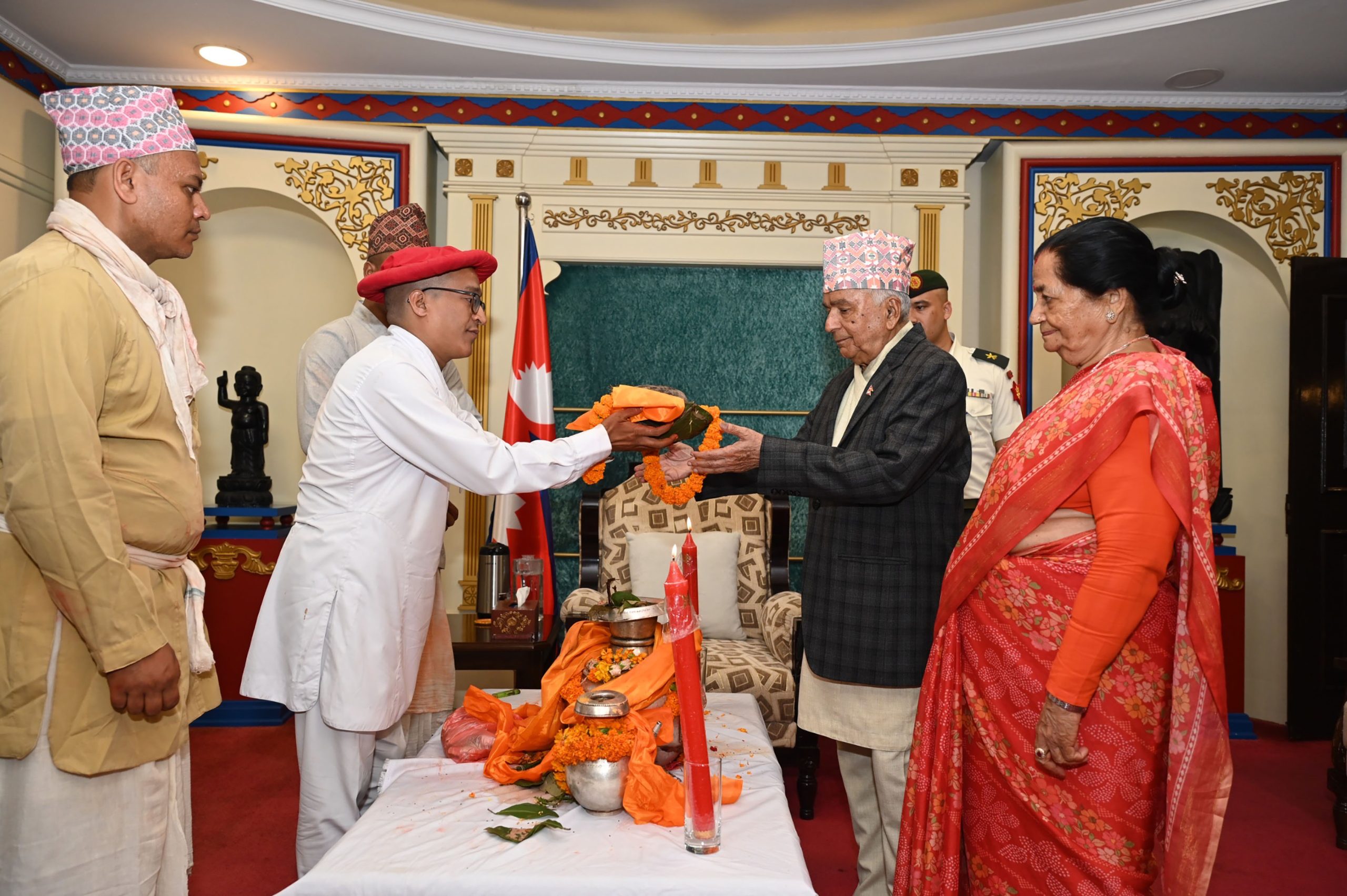 राष्ट्रपति पौडेलद्वारा चाँगुनारायणको कलश दर्शन, शीतल निवास पुगेर पुजारीले गराए प्रसाद ग्रहण