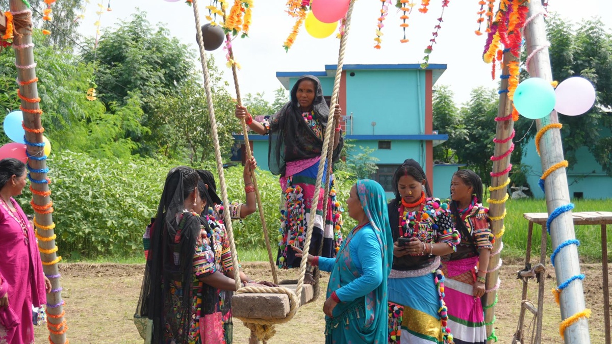 दाजुभाइको दीर्घायुको कामना गर्दै रानाथारू समुदायमा मौलिक तिजको रौनक