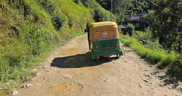 ओखलढुङ्गा-रुम्जाटार सडक नौ वर्षपछि पुनः कालोपत्र गरिँदै : ३० करोडको बजेट विनियोजन