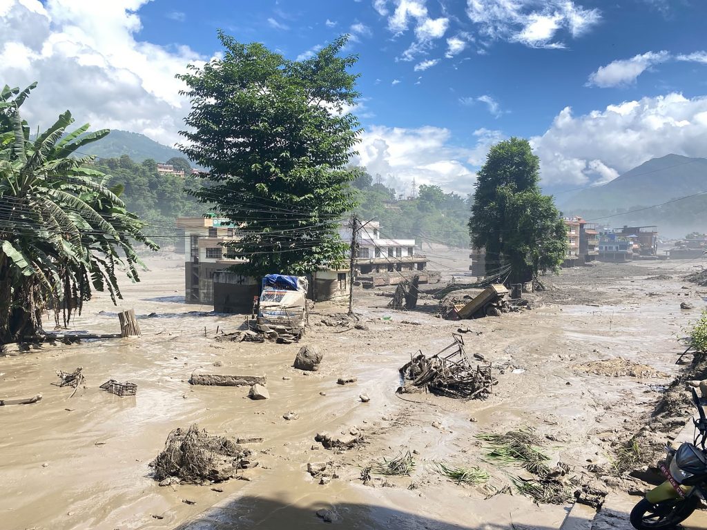 भोटेकोशी नदीमा आएको बाढीले २९१ विदेशीसहित ३८४ पर्यटक सम्पर्कविहीन,  विवरणसहित