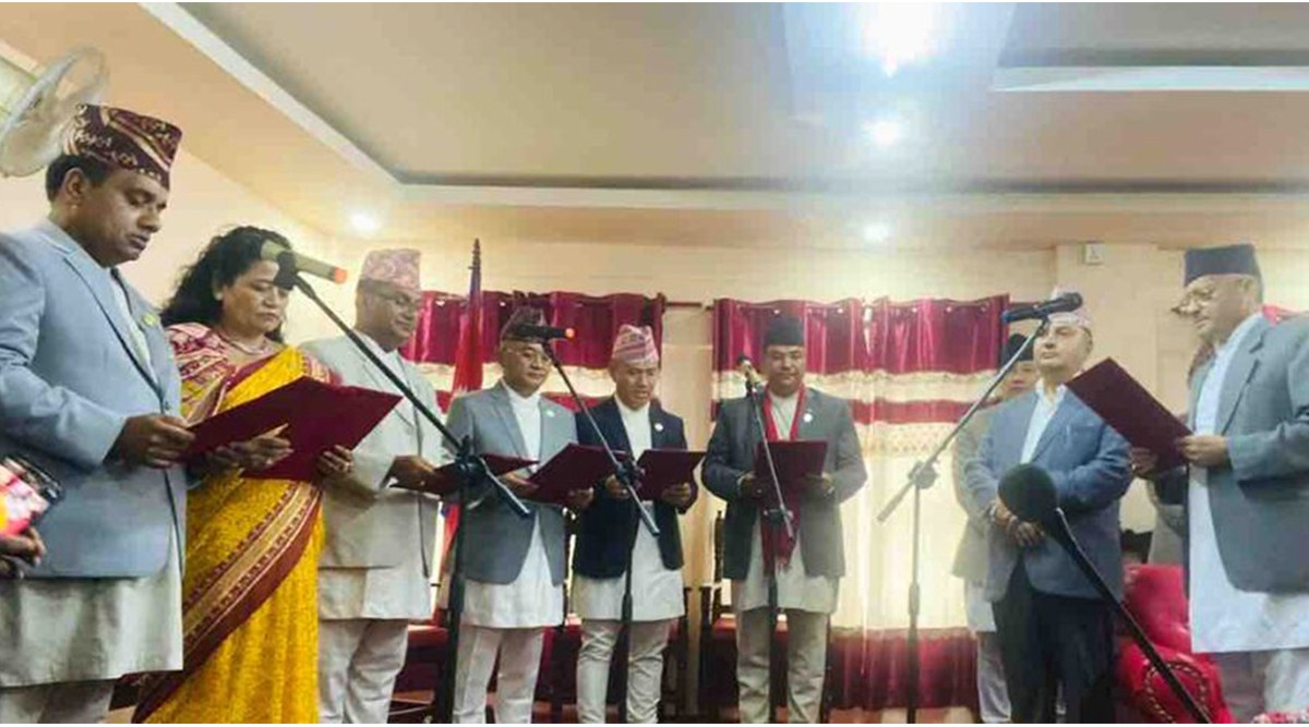 बागमती प्रदेशका नवनियुक्त मुख्यमन्त्री थापासहित सात सदस्यीय मन्त्रिमण्डलद्वारा शपथ ग्रहण