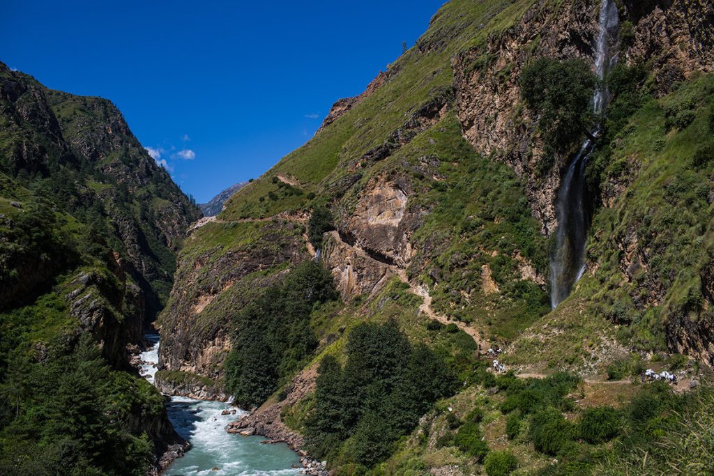 चीनतर्फ झिम्मु पोस्ट नजिकै पहिरो खस्दा भोटेकोशीको बहाव प्रभावित, तटीय क्षेत्रमा उच्च सतर्कता