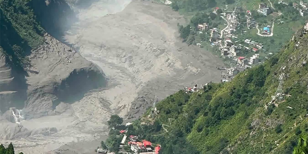 तिब्बतबाट आएको भीषण बाढीले रसुवागढी भन्सारको भौतिक संरचना पूर्ण रूपमा नष्ट, यार्डका सवारीसाधन बगे