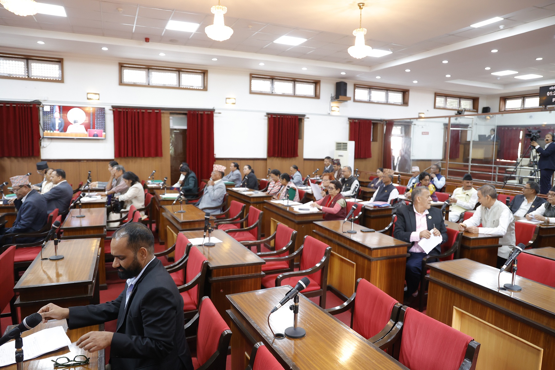 दुई दिन बिदाले सेवा प्रवाहमा सुधार आएन: राष्ट्रियसभामा पुनरवलोकन गर्न माग