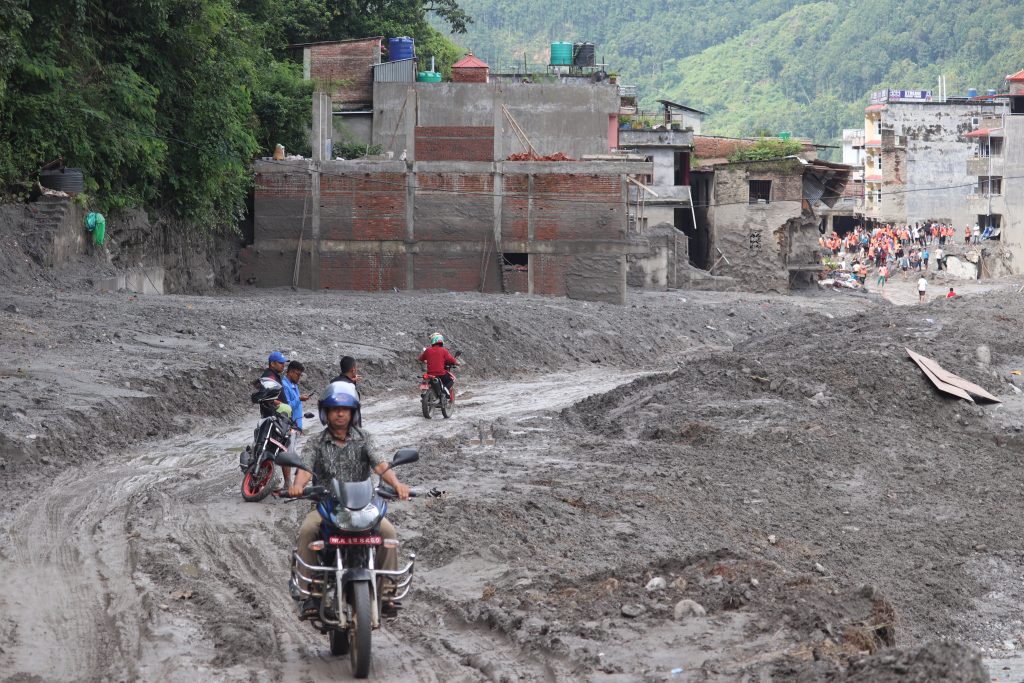 बाढीले अवरुद्ध नुवाकोटको ढुङ्गे सडक सञ्चालनमा : बेत्रावतीसम्मको पहुँच सहज