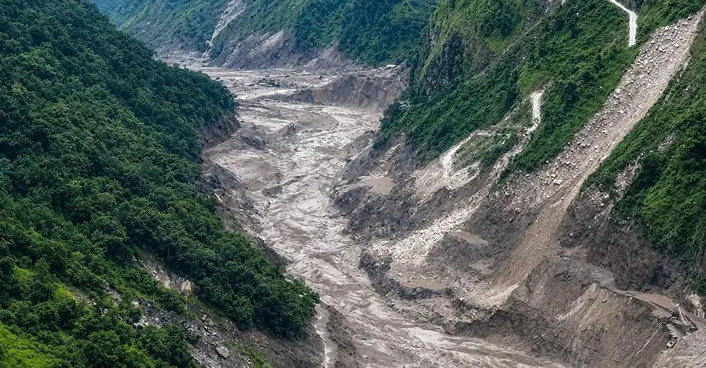 बाढीका कारण चीनमा अलपत्र ११४ नेपाली नागरिकको तातोपानी नाकाबाट उद्धार