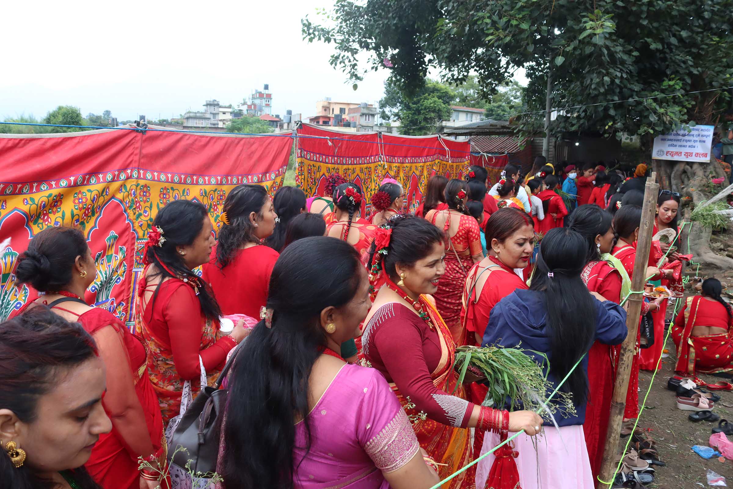 टेकुस्थित ऋषेश्वर महादेव मन्दिरमा दर्शनका लागि भक्तजनको घुइँचो