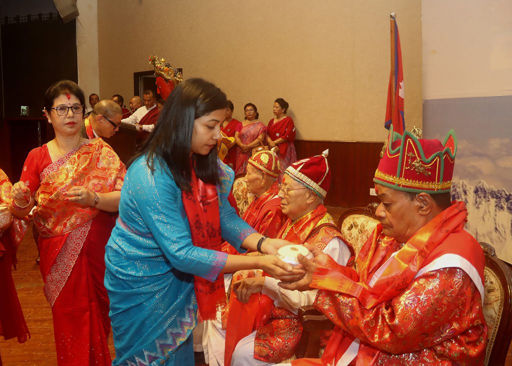 महानगर र बौद्ध धर्म सङ्घद्वारा सामूहिक पञ्चदान अभ्यास : काठमाडौँको संस्कृति जोगाउन कार्यवाहक प्रमुख डङ्गोलको जोड
