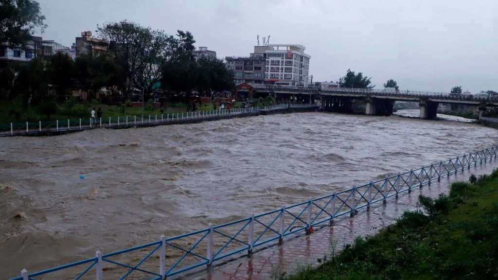 हनुमन्ते र गोदावरी खोला किनारका १५ परिवारको उद्धार