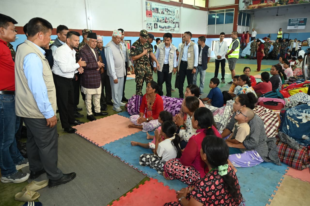 राष्ट्रपति पौडेलद्वारा बाढी प्रभावित नुवाकोटको स्थलगत अवलोकन, पीडितसँग अन्तरक्रिया