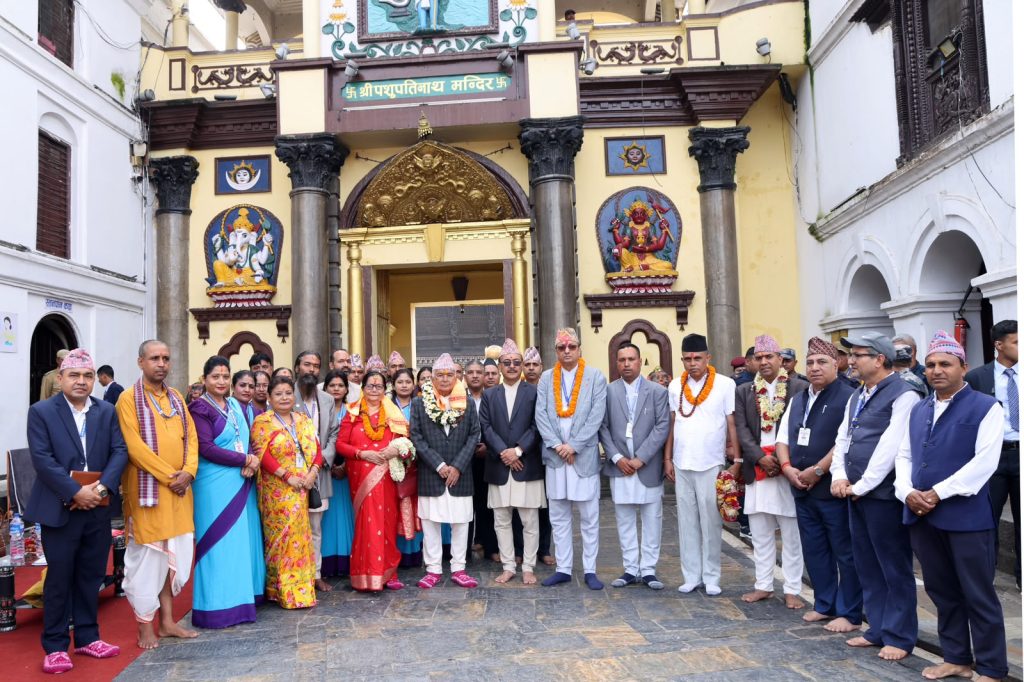 राष्ट्रपति पौडेलद्वारा पशुपतिनाथमा पूजाआराधना